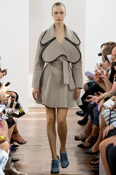 Look 12